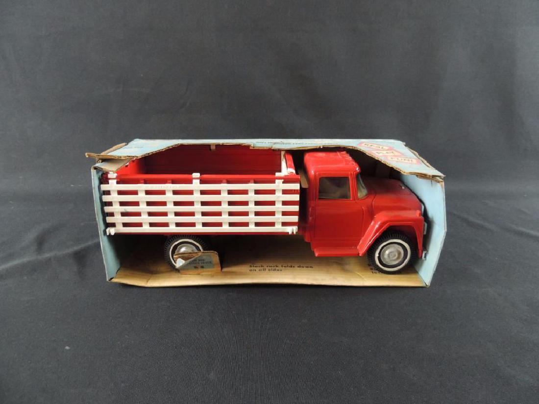 Vintage ERTL International Grain and Livestock Truck (1 of 3)