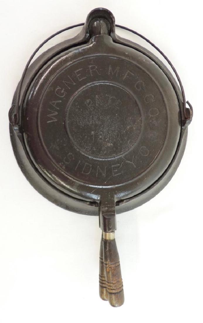 Wagner Cast Iron Waffle Maker (1 of 3)