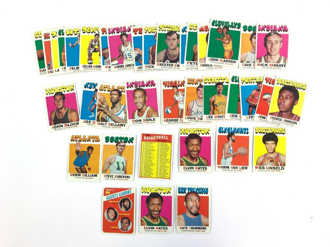Approximately 35+ 1971 Topps baseball trading cards (1 of 3)
