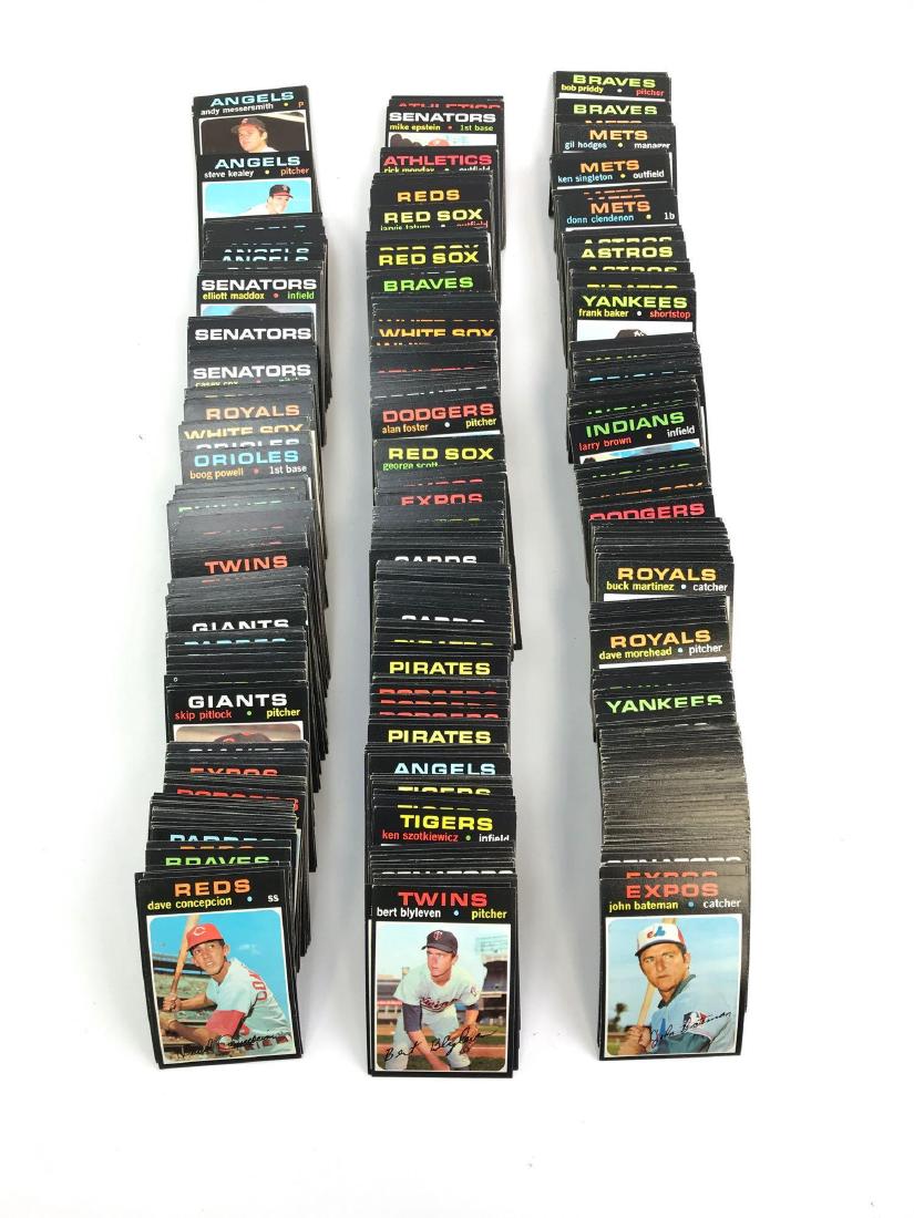 Approximately 600+ 1971 Topps baseball trading cards (1 of 2)
