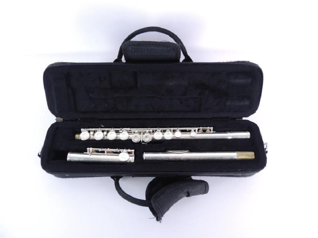 Gemeinhardt 2SP Flute with Soft Case (1 of 3)