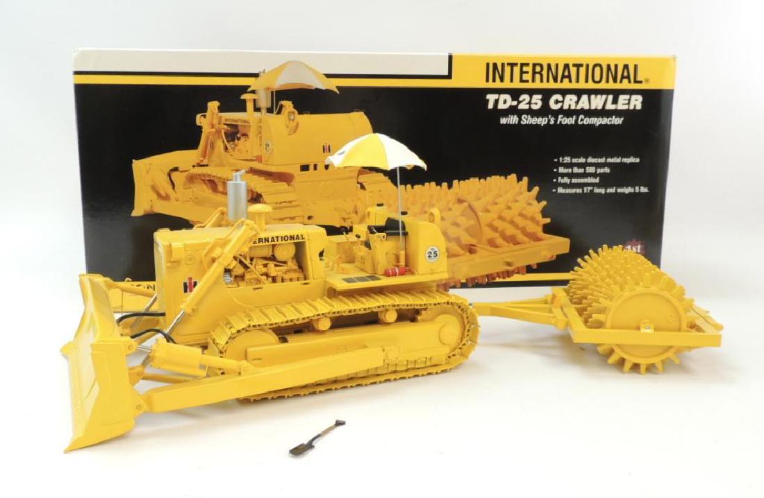 First Gear International TD-25 Die-Cast Toy Crawler (1 of 6)