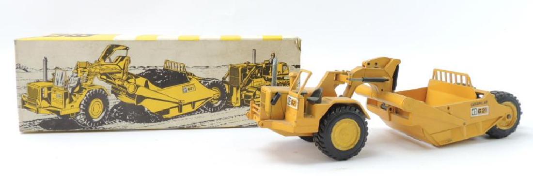 NZG Modelle Caterpillar Die-Cast Toy Schurfzug Cat 621 (1 of 4)