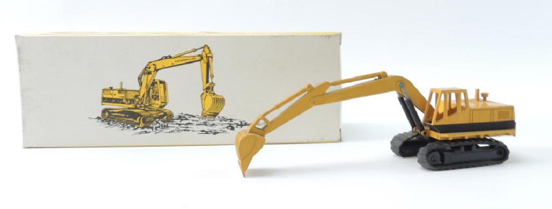 NZG Modelle Caterpillar Die-Cast Toy Cat 215 Excavator (1 of 4)
