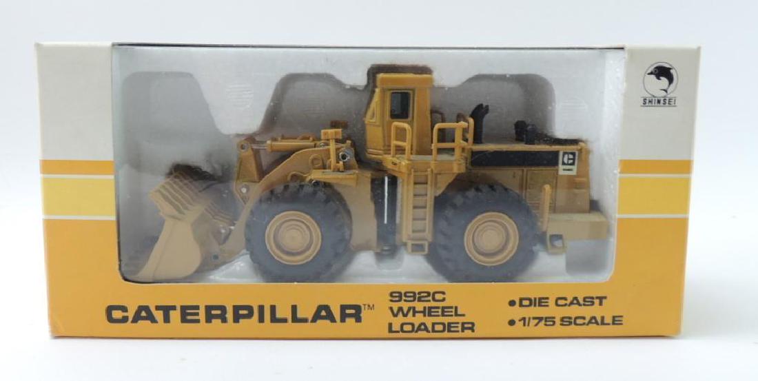 Shinsei Caterpillar Die-Cast Toy Cat 992C Wheel Loader (1 of 2)