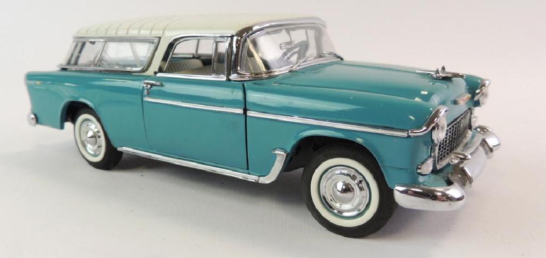 Danbury Mint 1955 Chevrolet Nomad Station Wagon: 1/24 Scale, Coral/ Gray, COT