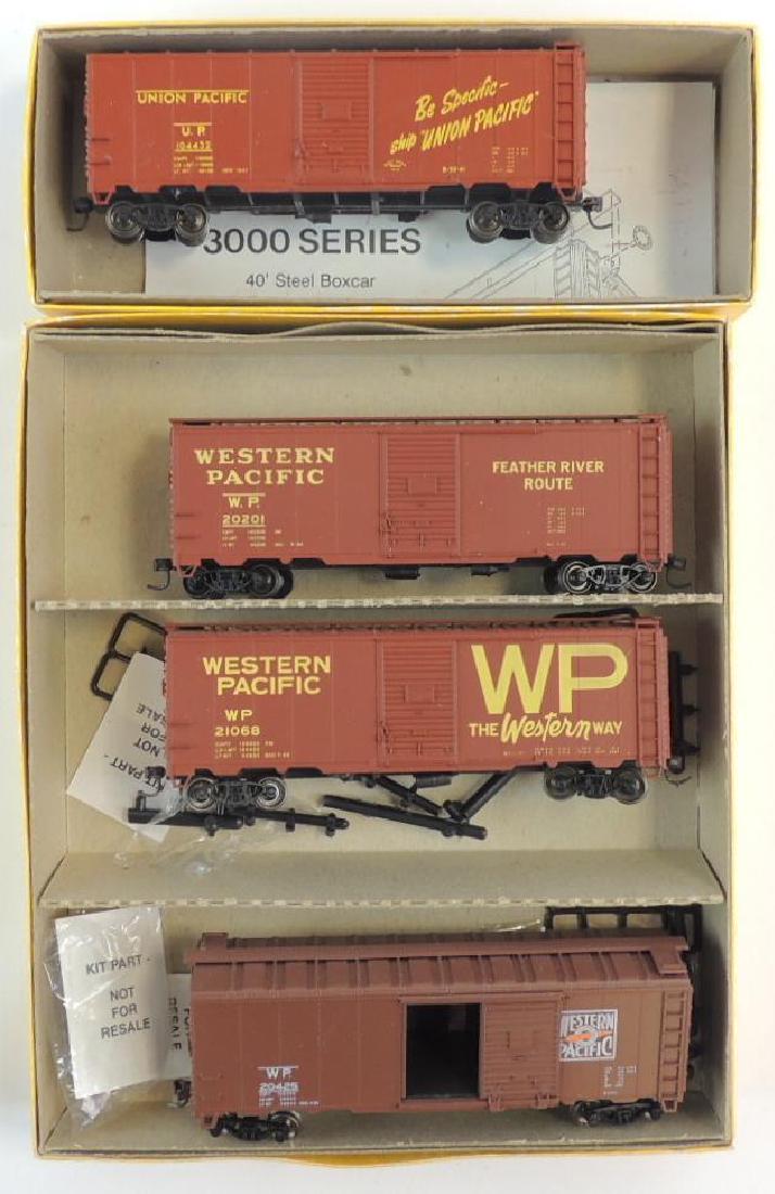 Group of 4 Accurail HO Scale Train Cars with Original (1 of 2)