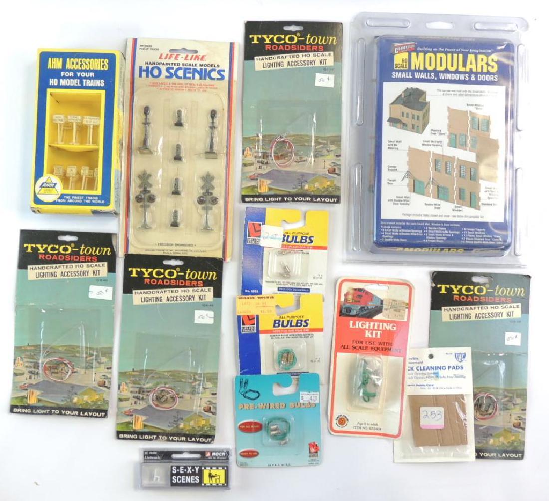 Group of HO Scale Modeling Accessories (1 of 1)
