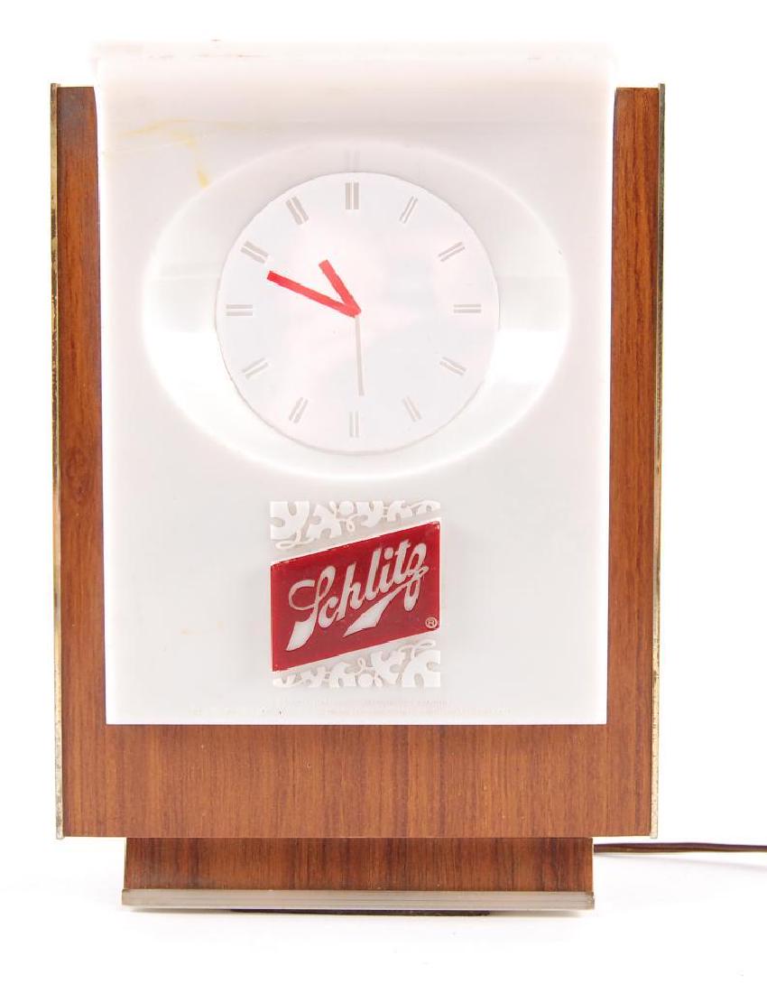 Vintage Schlitz Light Up Advertising Beer Clock (1 of 2)