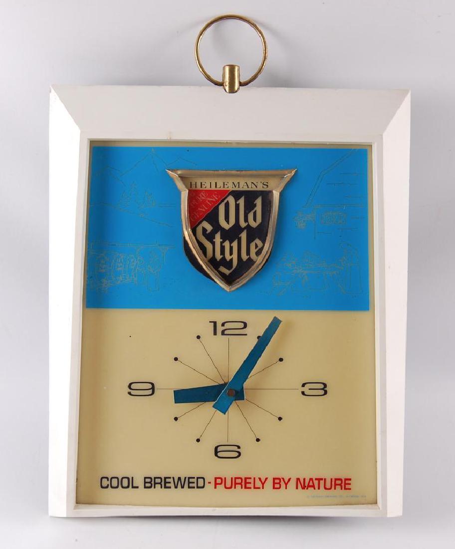 Vintage Heileman's Old Style Light Up Advertising Beer (1 of 2)