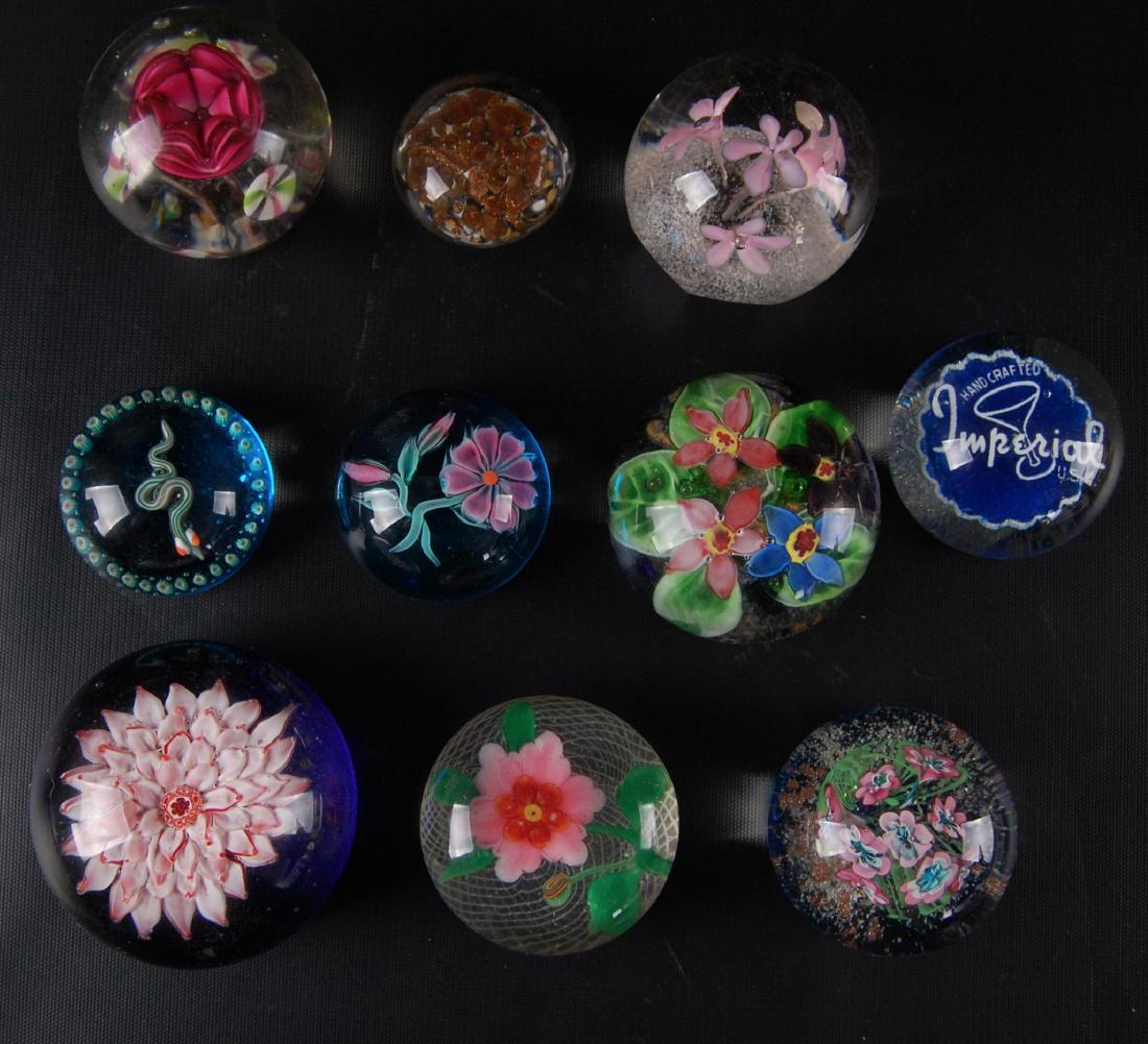 Group of 10 : Vintage Art Glass Paperweights (1 of 2)