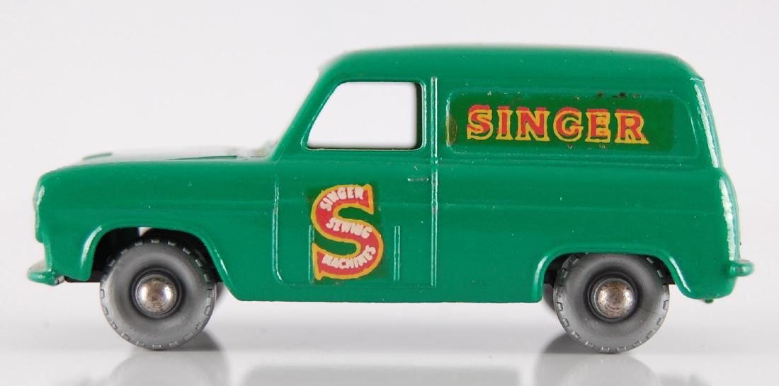 Matchbox Singer Sewing Machines No. 59 Kelly Green Body (1 of 6)