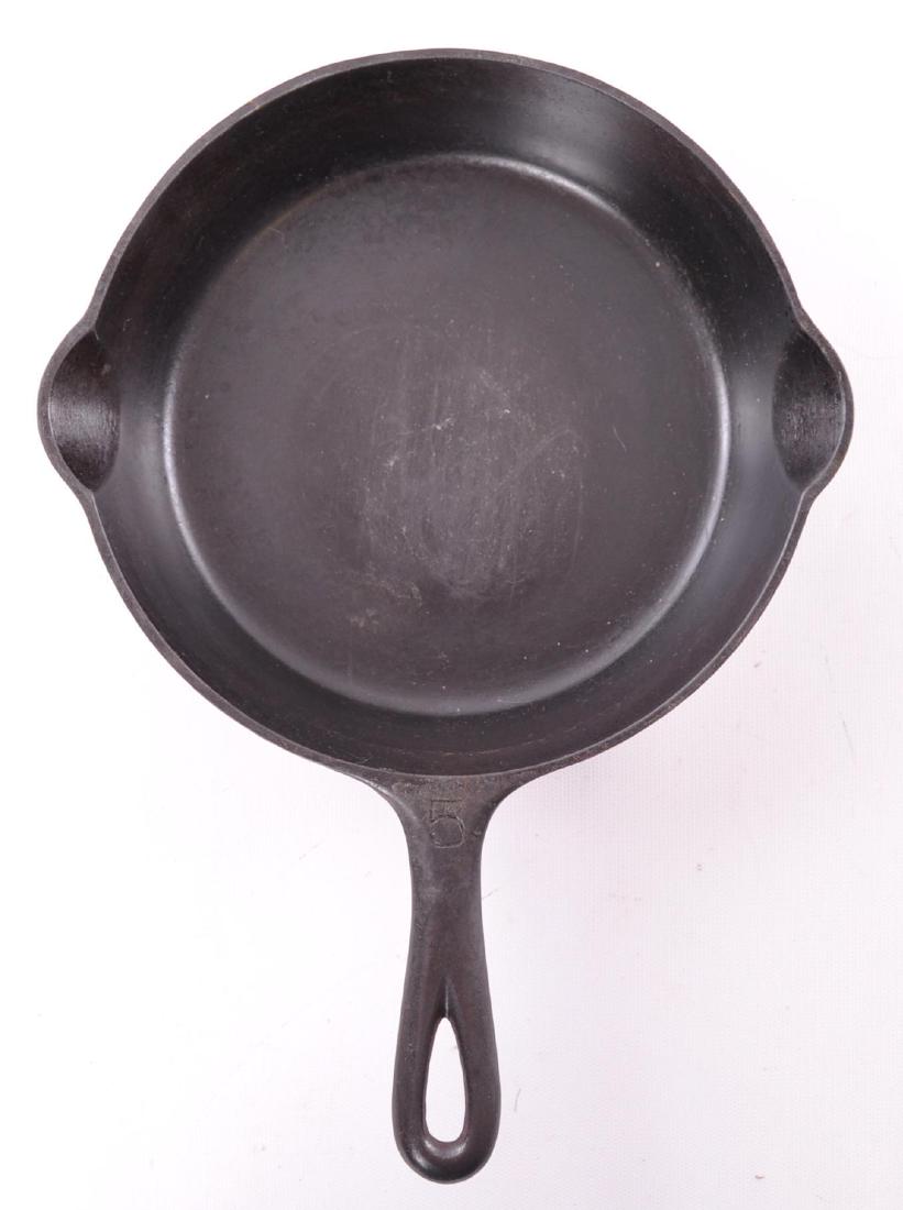 Antique Griswold No. 5 Cast Iron Skillet: 724C 9 x 12 x 2 inches