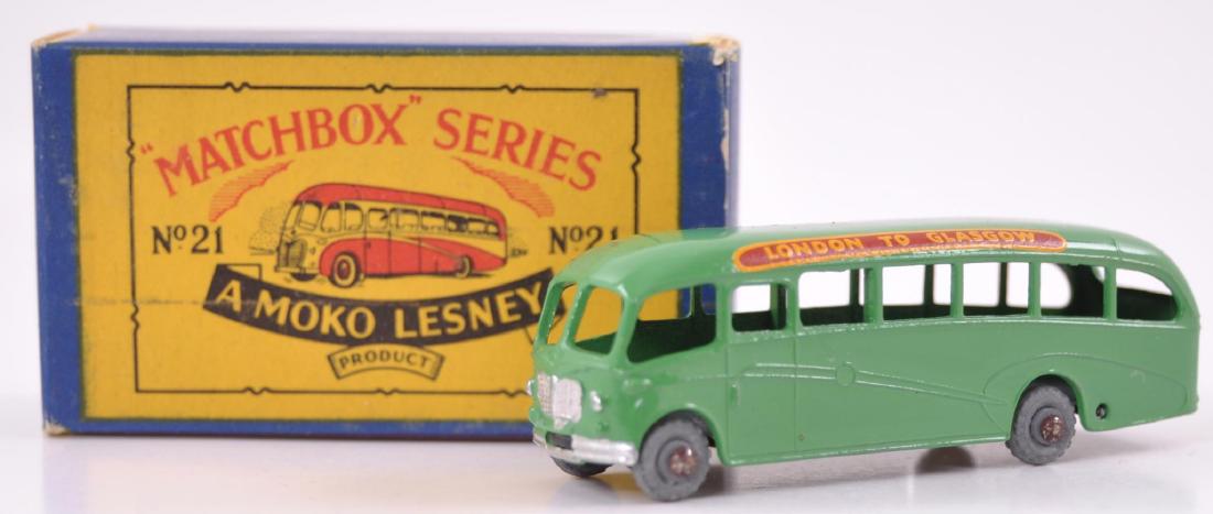 Matchbox No. 21 Bedford Duple Luxury Coach Die-Cast Bus (1 of 9)
