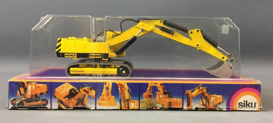 Siku Die-Cast Hydraulic Excavator In Original Package (1 of 4)