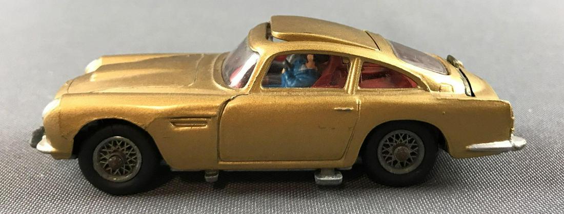 Corgi 007 James Bond Aston Martin DB5 die cast vehicle (1 of 6)
