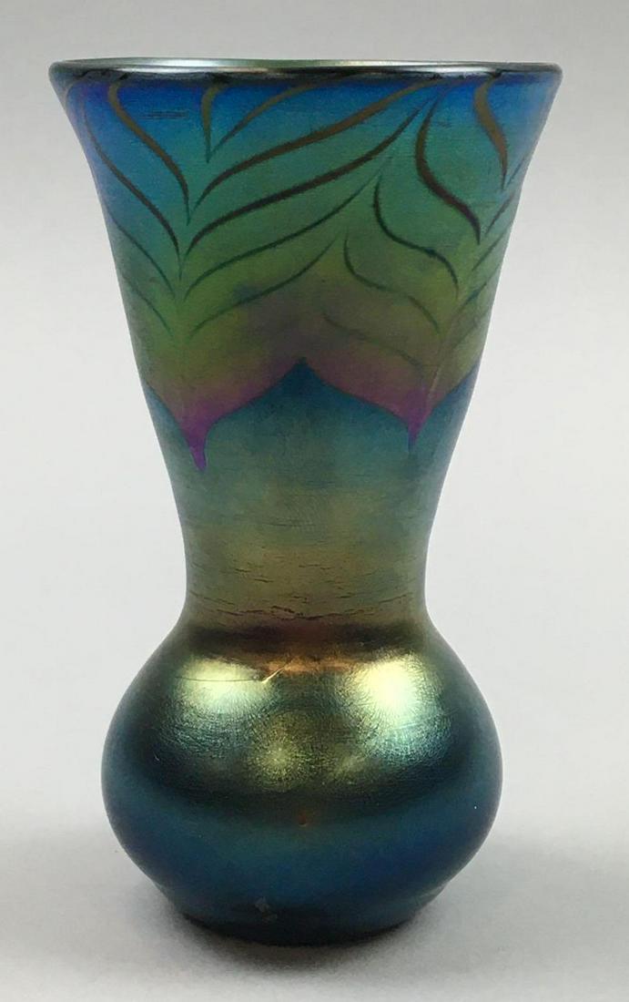 Jeff Howell : Orient and Flume Iridescent Art Glass: This 5 inch Orient and Flume Iridescent Art Glass Vase was designed by Jeff Howell (Registration #PO472G24322) and is in excellent condition, without chips or flaws