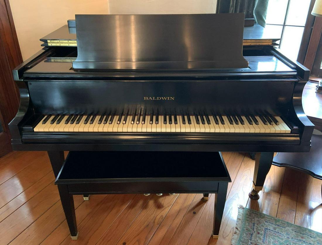 Baldwin Grand Piano: Grand Prix Paris 1900, grand prize St. Louis 1904, 58x69x40 inches, no shipping or transportation. You will need to hire a moving company to remove this item.