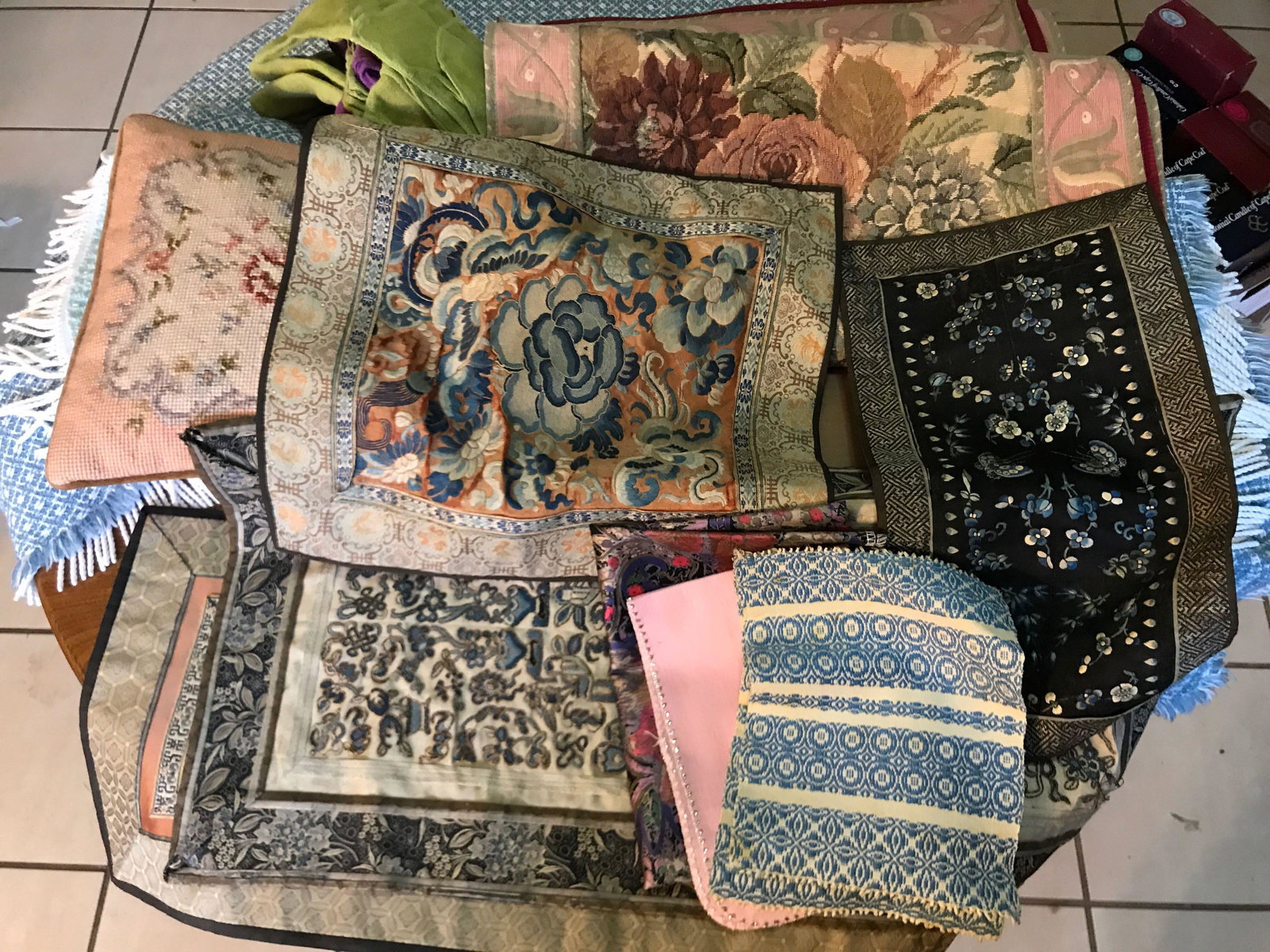 Group of Vintage table linens: various sizes