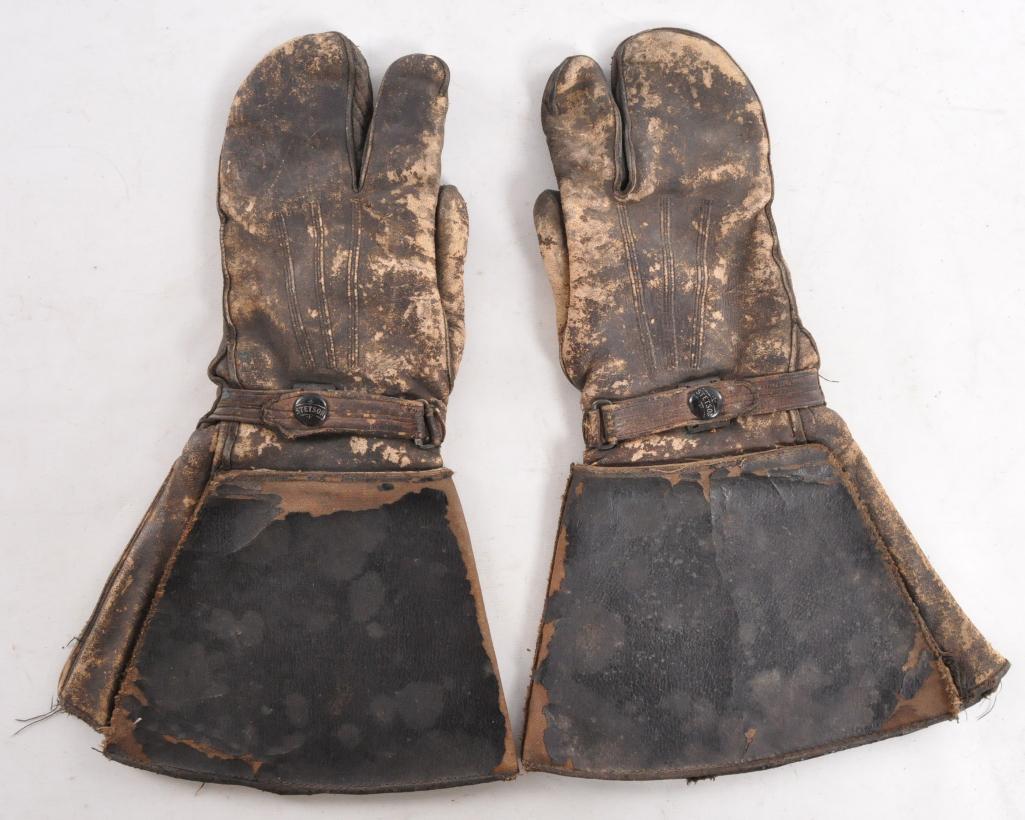 Antique Pair of Western Cowboy Stetson Cowhand Gloves: 9 x 14 inches