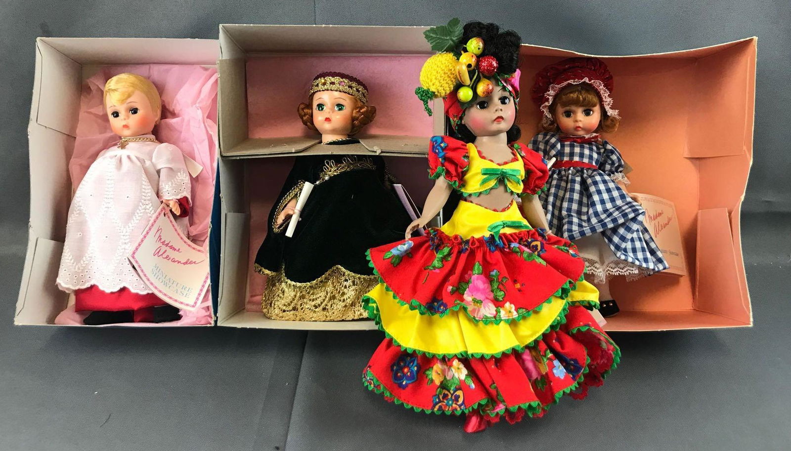 Group of 4 Madame Alexander dolls (1 of 5)