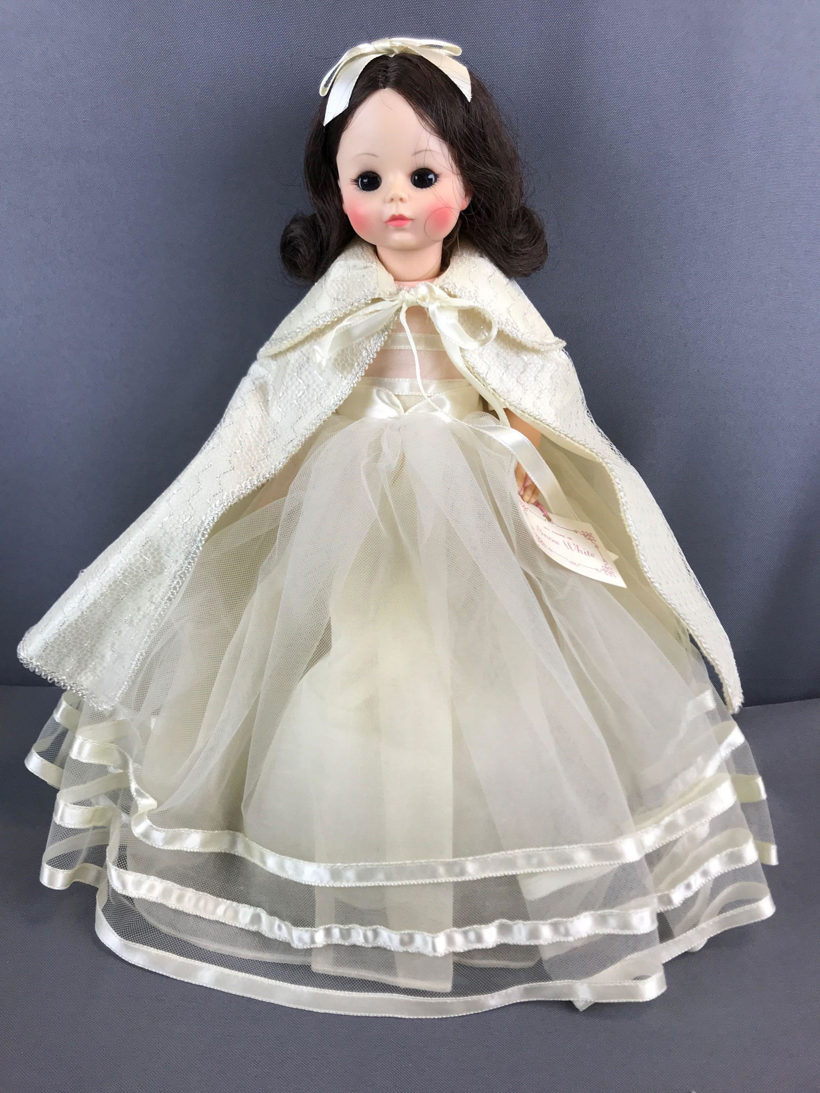 Madame Alexander Snow White doll in original box (1 of 5)