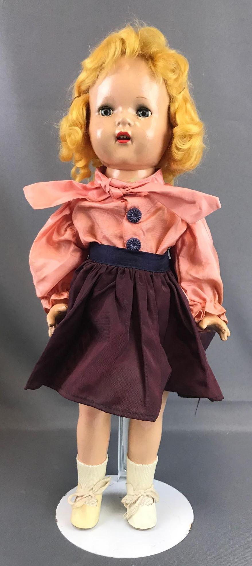 Vintage 1940s Madame Alexander doll (1 of 6)