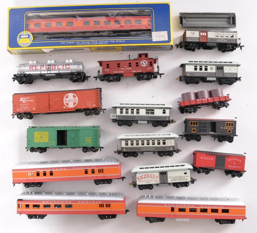 Group of 16 HO Scale Train Cars (1 of 3)