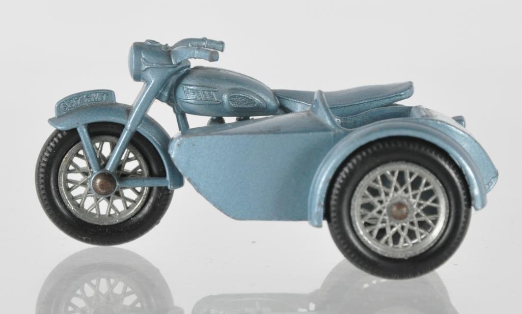 Matchbox No. 4 Triumph T110 Die-Cast Motorcycle (1 of 5)