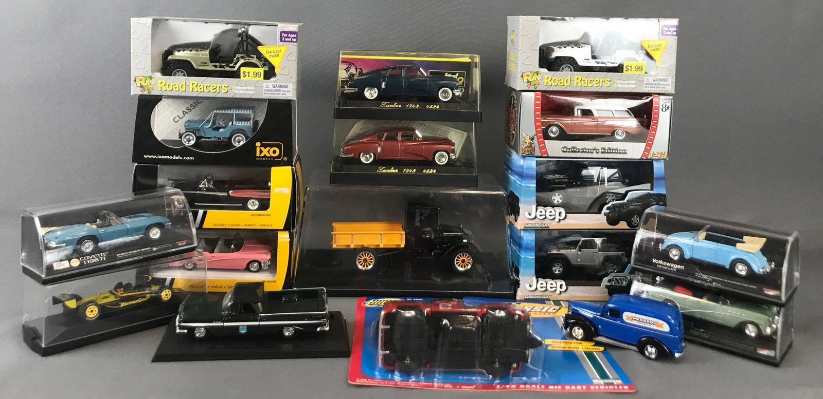 Group of 18 die-cast vehicles (1 of 7)