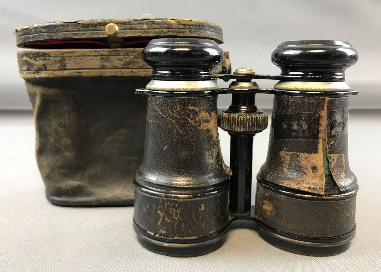 Vintage Military Binoculars in Case: Engraved with 8 and Glaser. Some age wear. Binoculars have compass. Case measures 5x4.5 inches