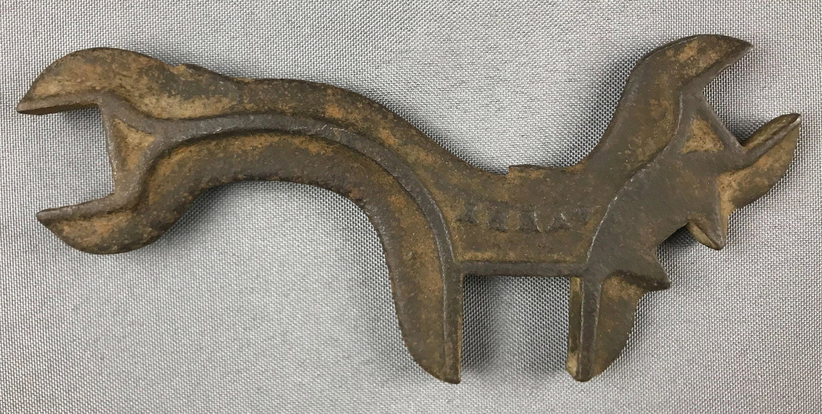 Vintage Avery Tool: 7 inches long, wrench with 3 size heads. 464 on back.