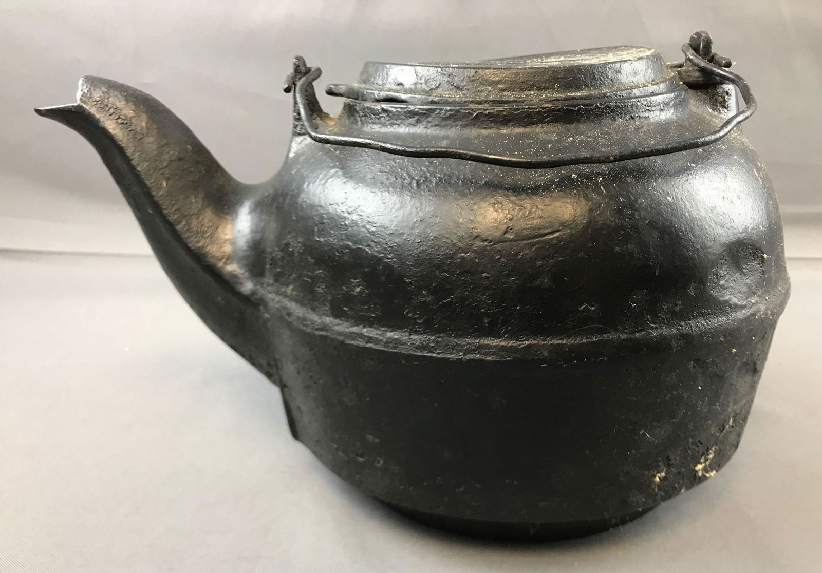 Vintage Cast Iron Kettle with Lid (1 of 6)
