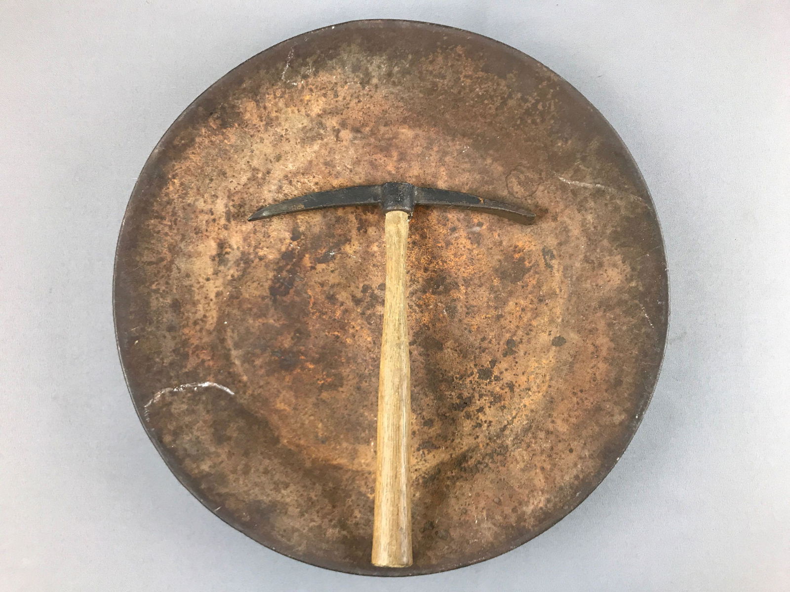 Vintage Mining Wash Basin/pan and pick axe (1 of 4)