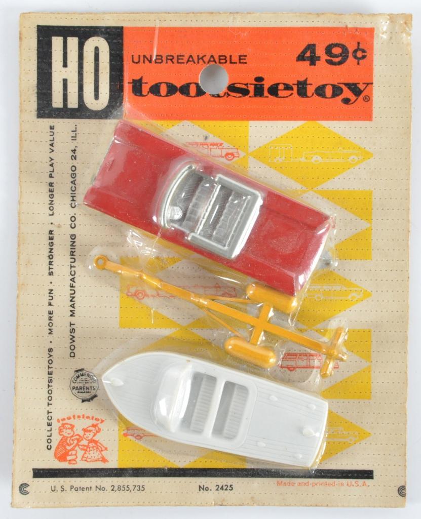 Tootsietoy HO Die-Cast Convertible and Boat Gift Set in: Like New Condition