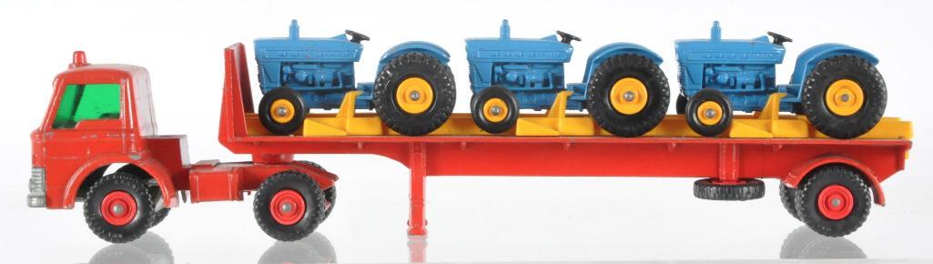 Matchbox King Size Ford Tractor Transporter Die-Cast: A Lesney Product, Made in England