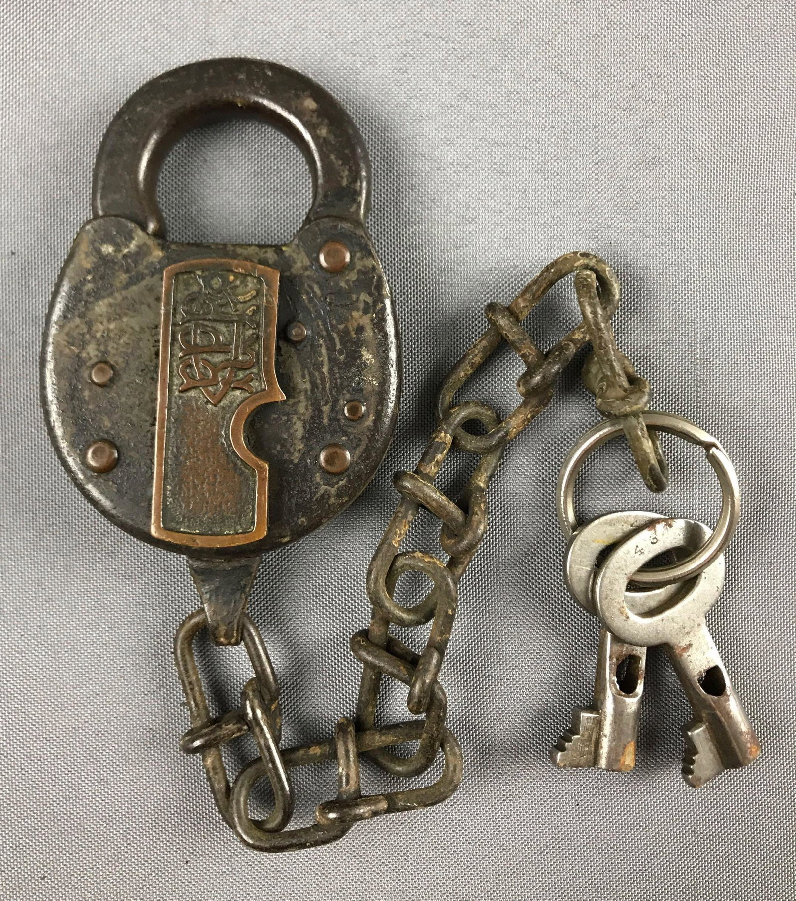 Vintage PRR railway lock and keys: 3.5 inches long