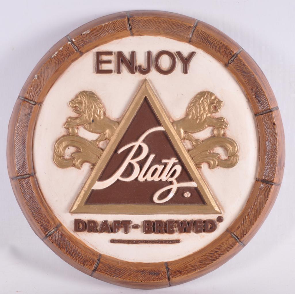 Vintage Blatz Beer Advertising Chalkware Barrel Head (1 of 2)