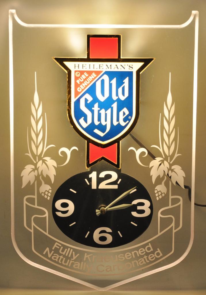 Vintage Heileman's Old Style Advertising Light Up Beer: Working and in Like New Condition, 12 x 18 inches