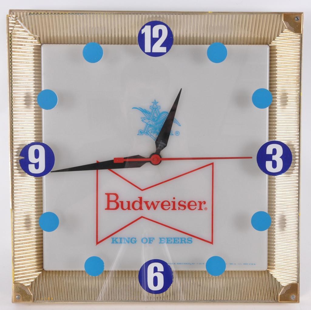 Vintage Budweiser Light Up Advertising Beer Clock Mar 15, 2020