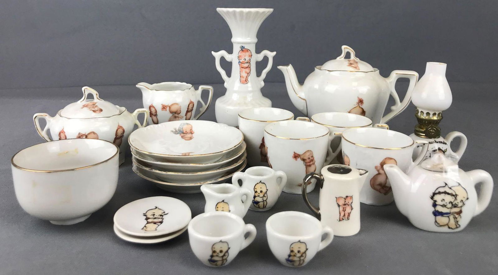 22 piece group of Kewpie Toy China tea set pieces (1 of 5)