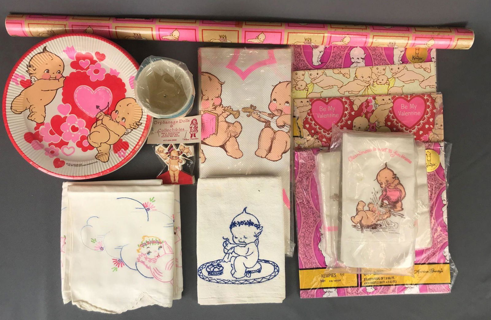 Group of 17 pieces Kewpie party supplies and more-gift (1 of 7)