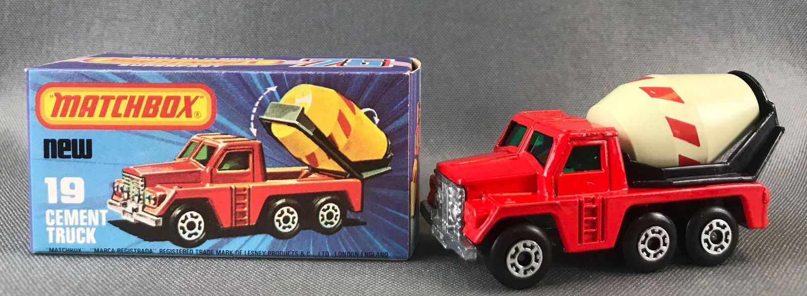 Matchbox Superfast No. 19 Cement Truck Die-Cast Vehicle (1 of 9)
