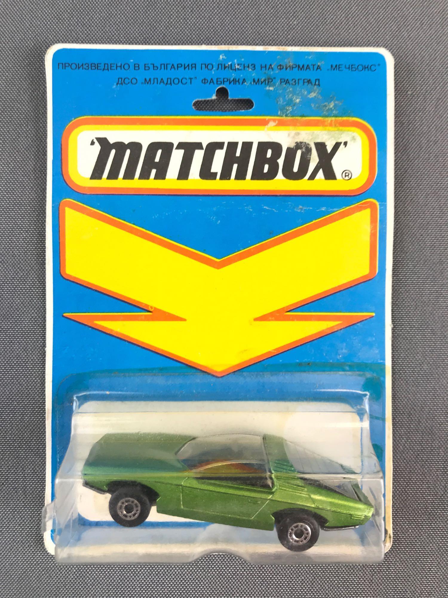 Russian Market Matchbox No. 40 Vauxhall Guildsman (1 of 3)
