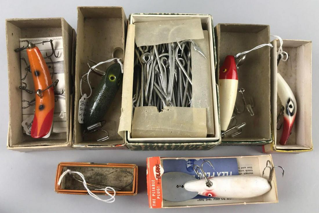7 piece group of vintage lures and hooks in original: Largest is 5 inches.
