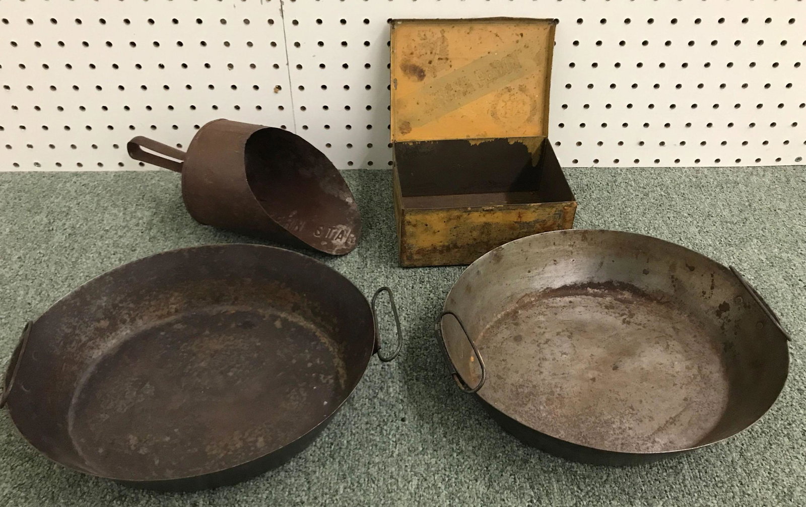Antique Tin pans Scoop Tin Box: Western Star Mill co