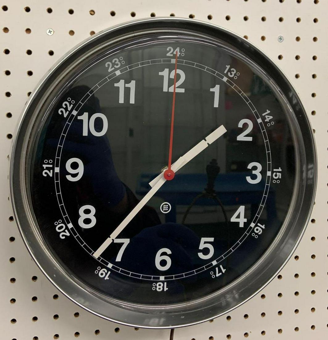 Vintage peter pepper products wall clock: Working condition, dated 1978, 13 1/2 inches round