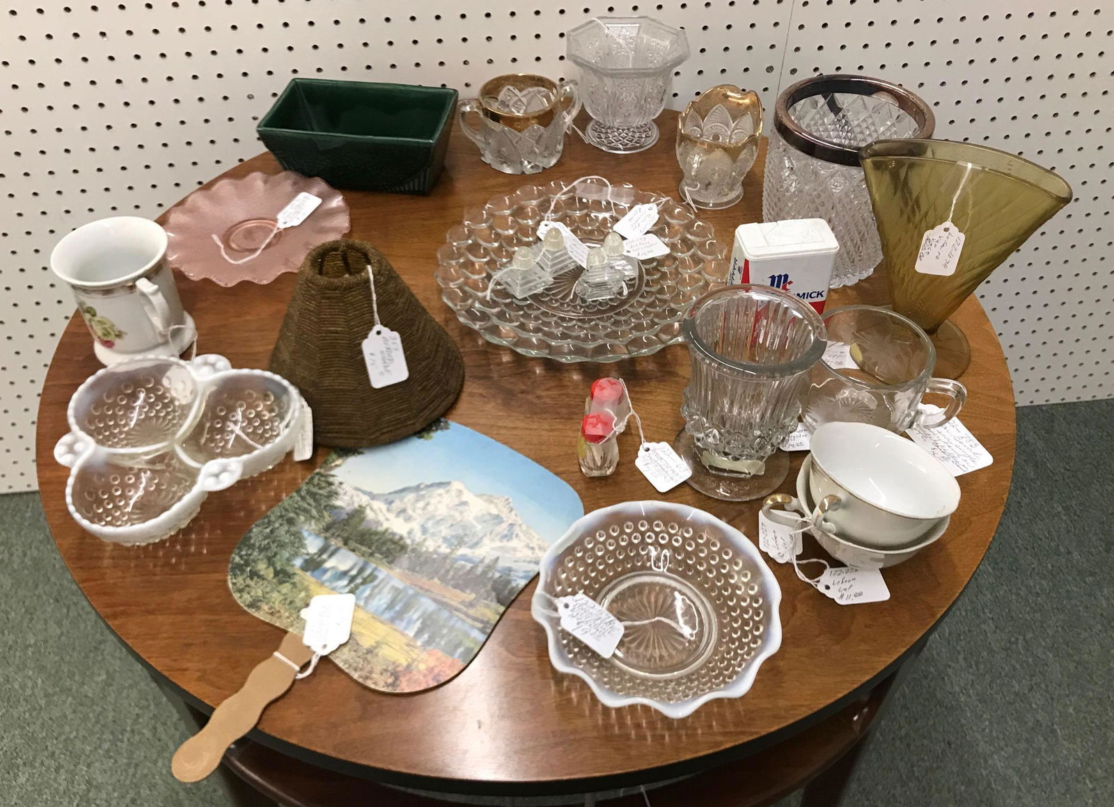 Group of 23 antiques and collectibles: Sorry no shipping on this lot. Depression glass Art Deco Lefton Moonstone Mecox Lesmith