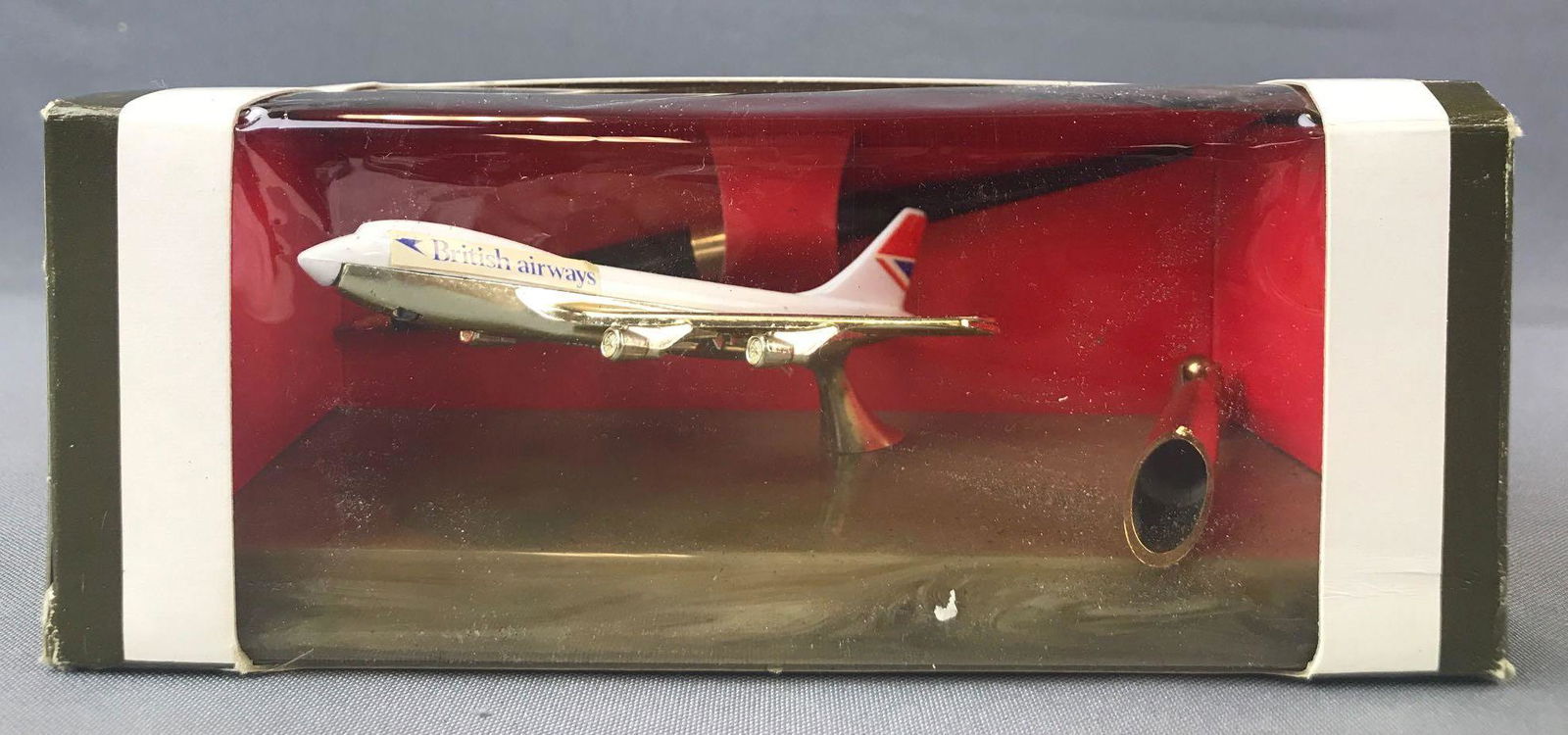 Souvenirs by Matchbox Boeing 747 Desk Set: White/gold body, British Airways decals. A Lesney Product. Made in England
