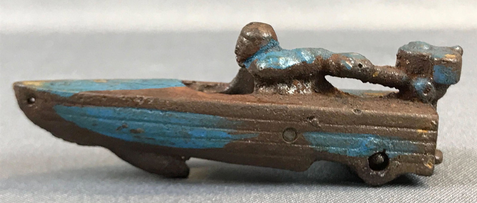 Cast Iron Speed Boat: 4 inch Evinrude/Johnson motor race boat cast iron wheels